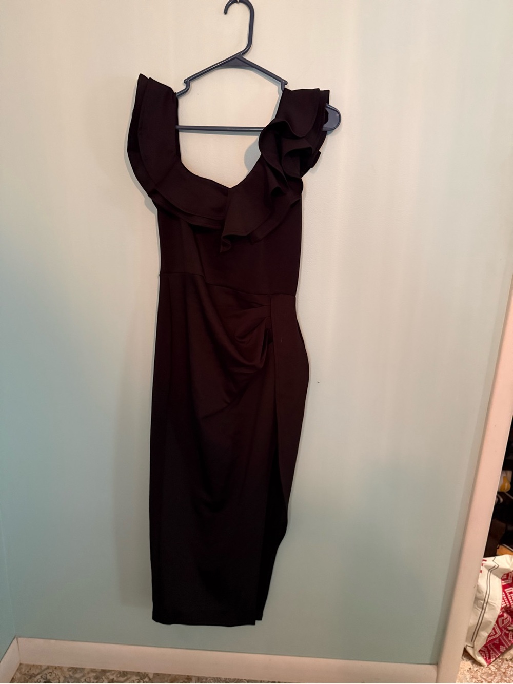 Women's Black Ruffle One-Shoulder Dress